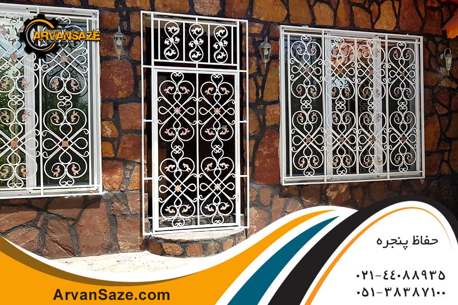 ساختمانی ویلایی با حفاظ درب و پنجره فرفورژه به رنگ سفید